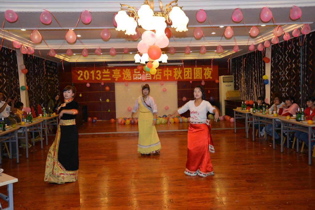 Lanting Yipin Hotel Shangri-La Esterno foto