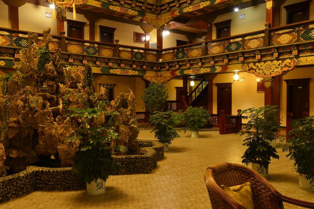 Lanting Yipin Hotel Shangri-La Esterno foto